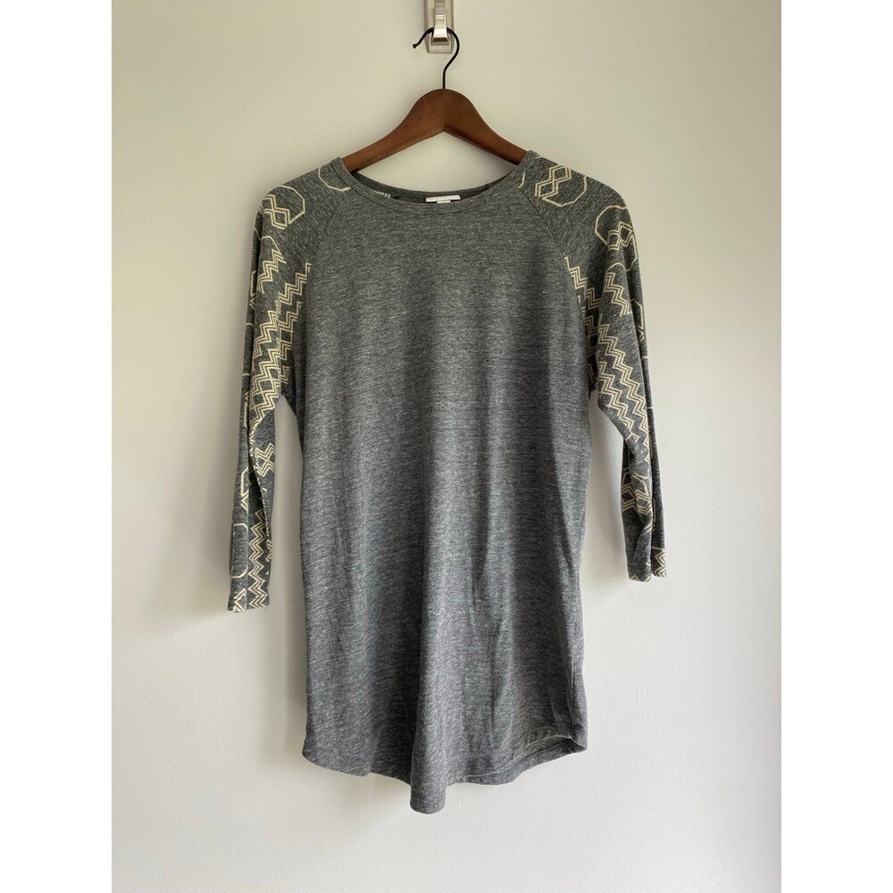 LuLaRoe Small Gray Raglan Tunic Top 3/4 Sleeve Geometric Pattern Sleeves